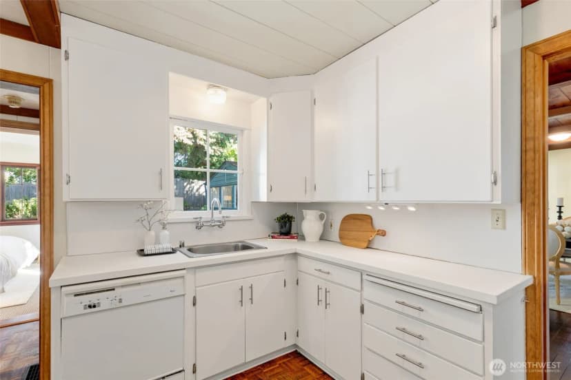 Property photo for 3226 30th Avenue W, Seattle photo 11