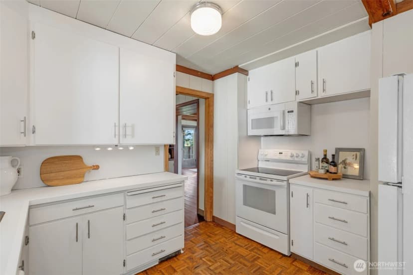 Property photo for 3226 30th Avenue W, Seattle photo 12