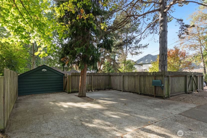 Property photo for 3226 30th Avenue W, Seattle photo 26