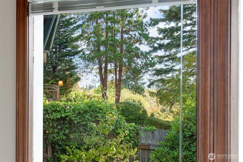 Property photo for 3226 30th Avenue W, Seattle photo 14