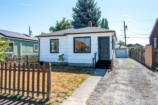 Property photo for 224 28th Avenue, Longview photo 2