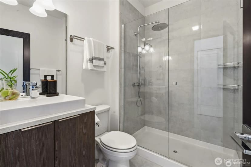 Property photo for 6563 Se 8th Place, Renton photo 28