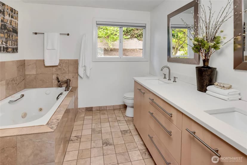 Property photo for 6924 96th Avenue Se, Mercer Island photo 26