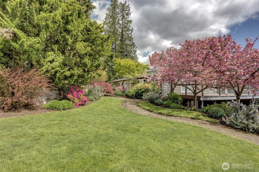 Property photo for 6924 96th Avenue Se, Mercer Island photo 38