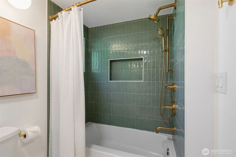 Property photo for 3040 Ne 86th Street, Seattle photo 10