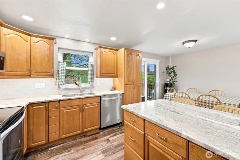 Property photo for 10820 54th Drive Ne, Marysville photo 8