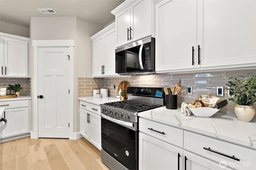 Property photo for 14221 Se 284th Place, Kent photo 18