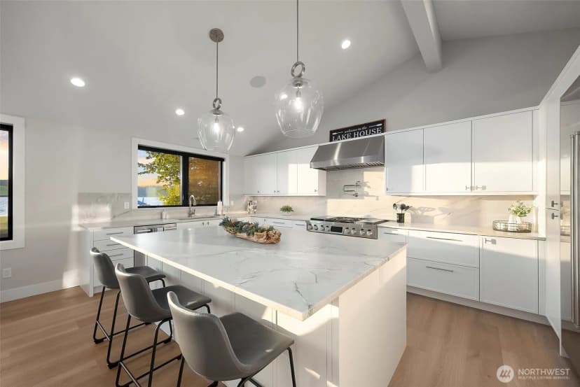 Property photo for 247 E Lake Sammamish Parkway Se, Sammamish photo 10
