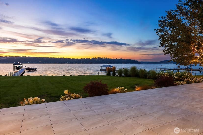 Property photo for 247 E Lake Sammamish Parkway Se, Sammamish photo 17