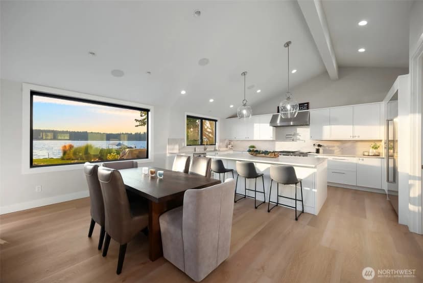 Property photo for 247 E Lake Sammamish Parkway Se, Sammamish photo 9