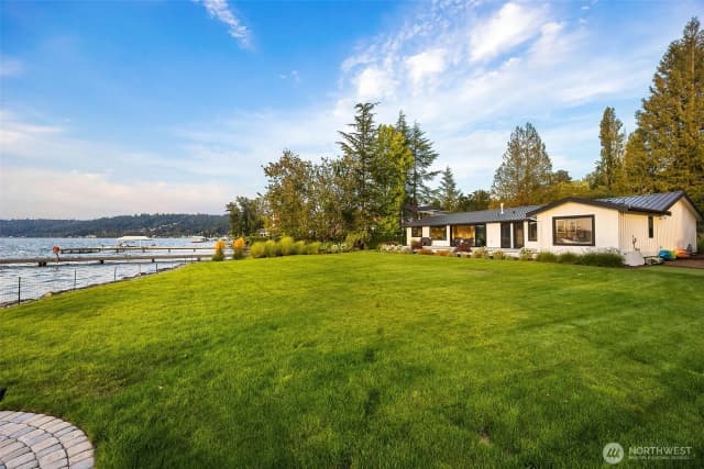 Property photo for 247 E Lake Sammamish Parkway Se, Sammamish photo 5