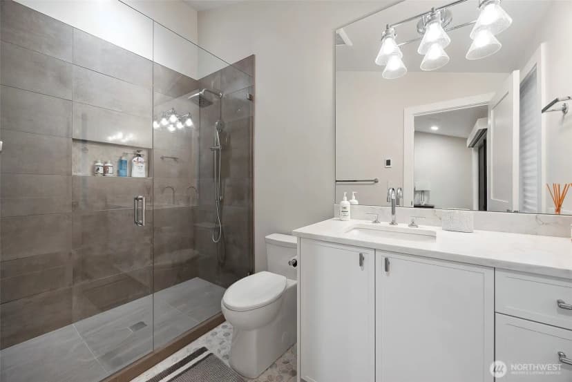 Property photo for 247 E Lake Sammamish Parkway Se, Sammamish photo 29