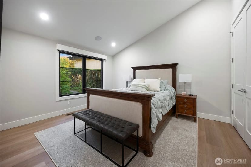 Property photo for 247 E Lake Sammamish Parkway Se, Sammamish photo 27