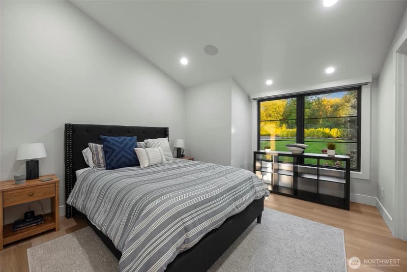 Property photo for 247 E Lake Sammamish Parkway Se, Sammamish photo 25