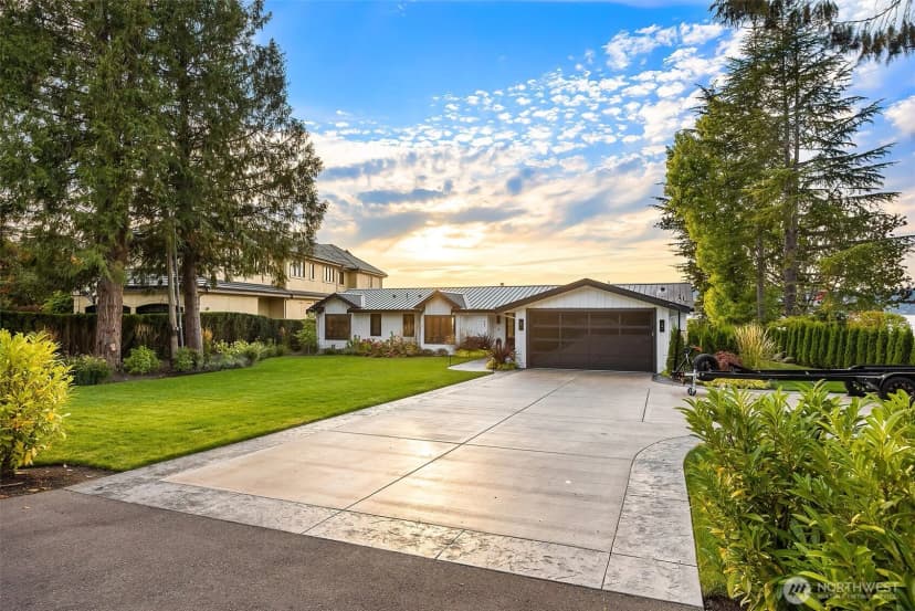 Property photo for 247 E Lake Sammamish Parkway Se, Sammamish photo 2