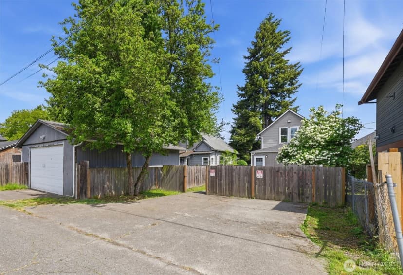 Property photo for 6211 Carleton Avenue S, Seattle photo 31