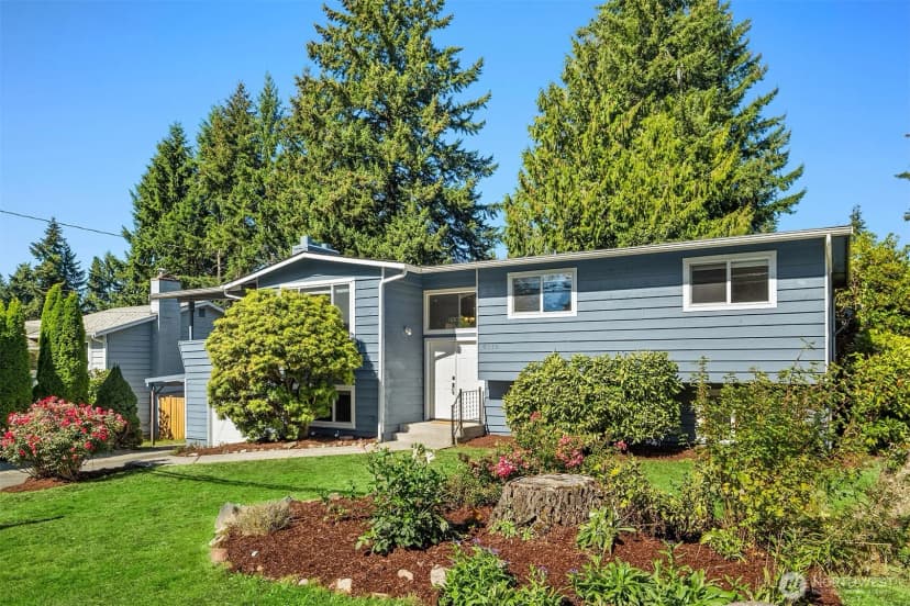 Property photo for 8610 Ne 137th Street, Kirkland photo 2