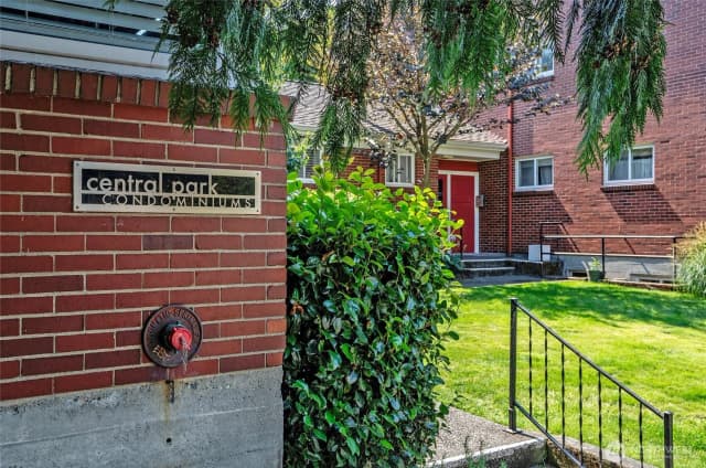 Property photo for 4405 Sw Alaska Street #304, Seattle photo 2