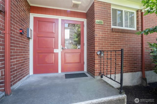 Property photo for 4405 Sw Alaska Street #304, Seattle photo 5