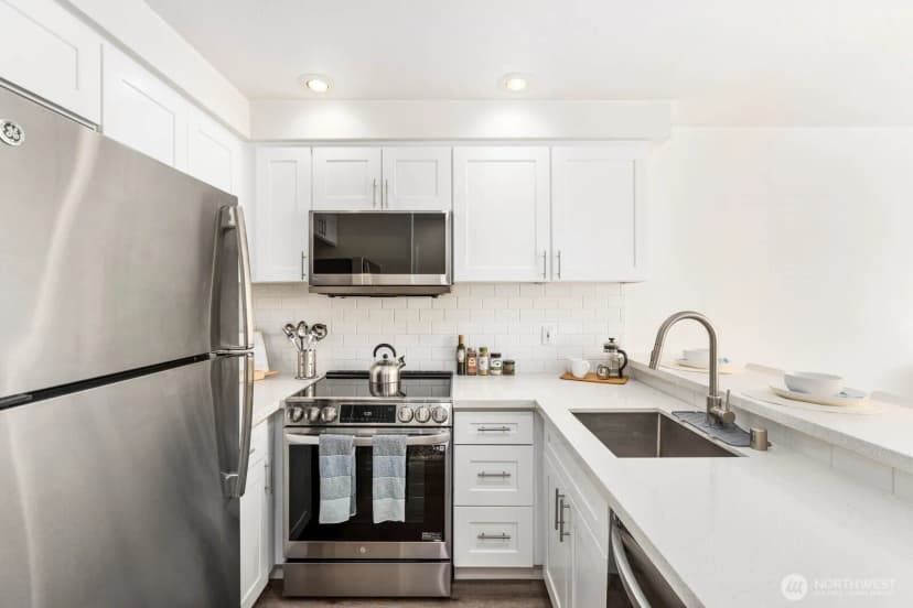 Property photo for 10237 Se 3rd Street #5, Bellevue photo 4