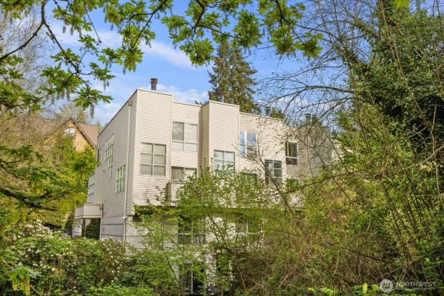 Property photo for 10237 Se 3rd Street #5, Bellevue photo 2