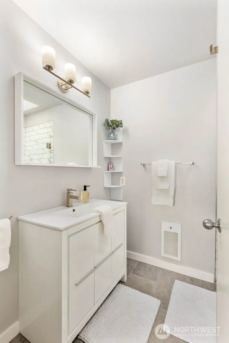 Property photo for 10237 Se 3rd Street #5, Bellevue photo 22