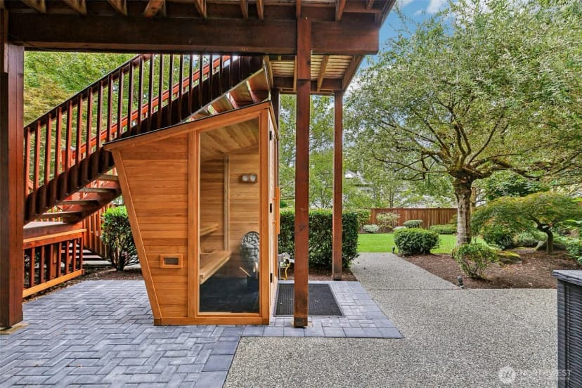 Property photo for 13611 Ne 136th Pl, Kirkland photo 32