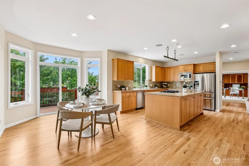 Property photo for 13611 Ne 136th Pl, Kirkland photo 14