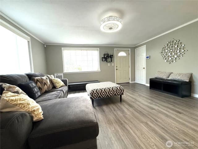 Property photo for 11829 76 Avenue S, Seattle photo 3