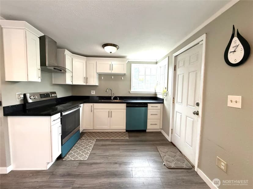 Property photo for 11829 76 Avenue S, Seattle photo 8