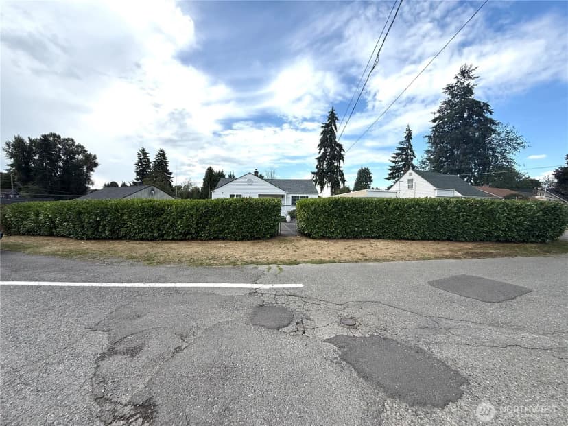 Property photo for 11829 76 Avenue S, Seattle photo 24