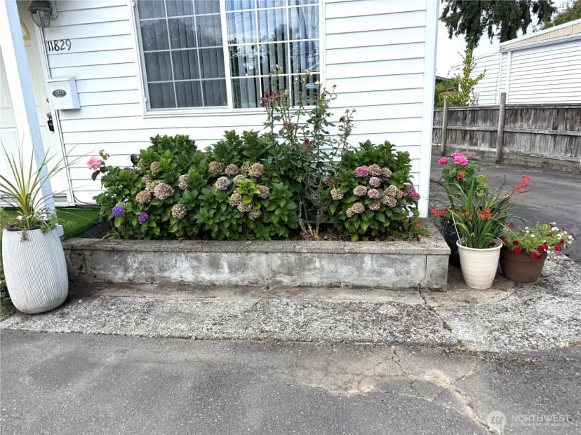 Property photo for 11829 76 Avenue S, Seattle photo 30