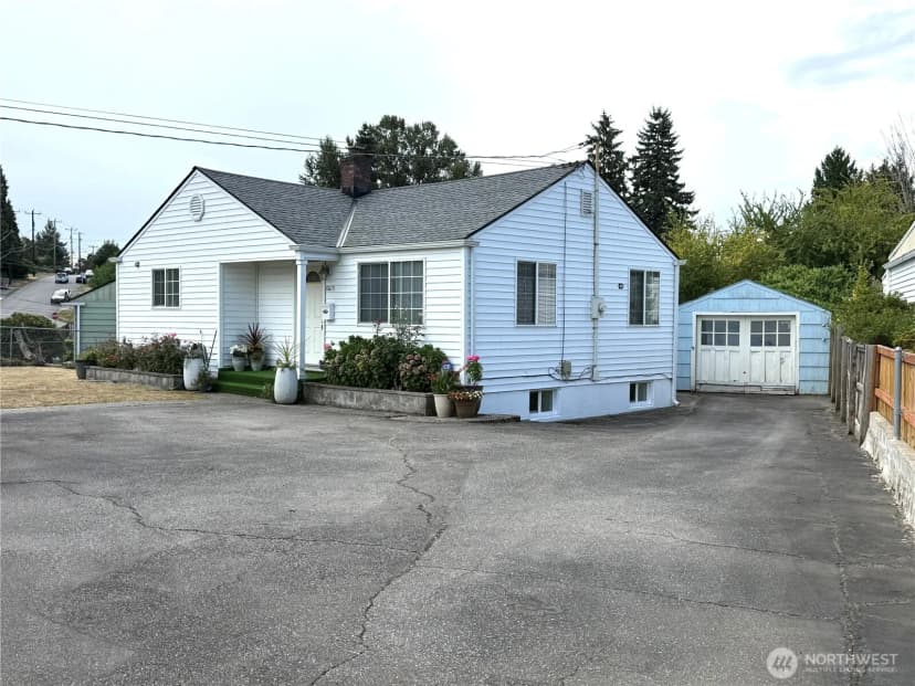 Property photo for 11829 76 Avenue S, Seattle photo 27