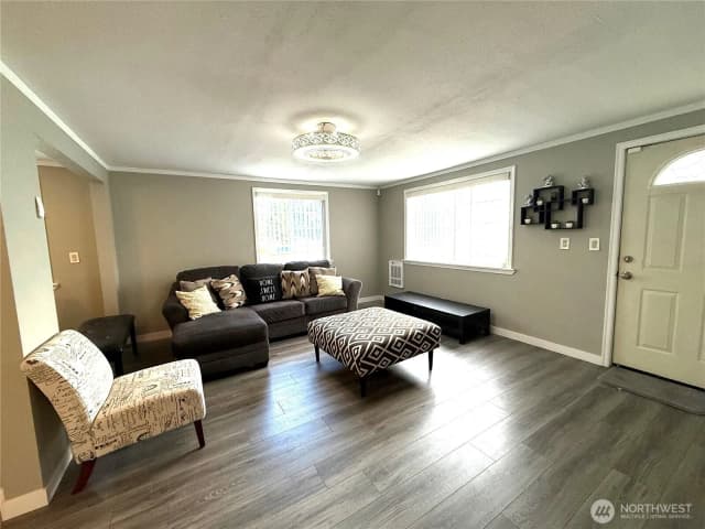 Property photo for 11829 76 Avenue S, Seattle photo 4