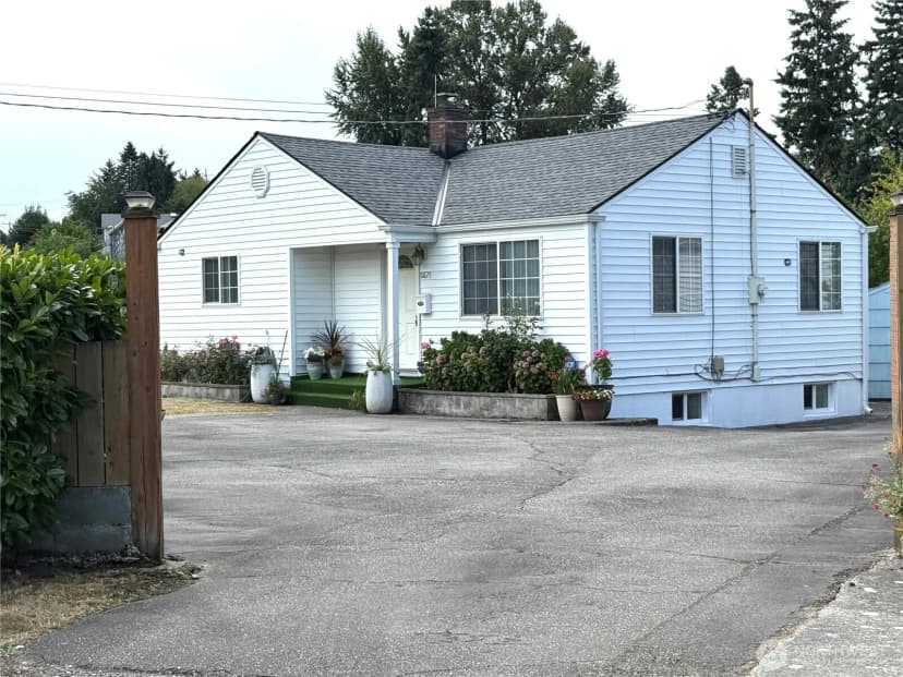 Property photo for 11829 76 Avenue S, Seattle photo 25