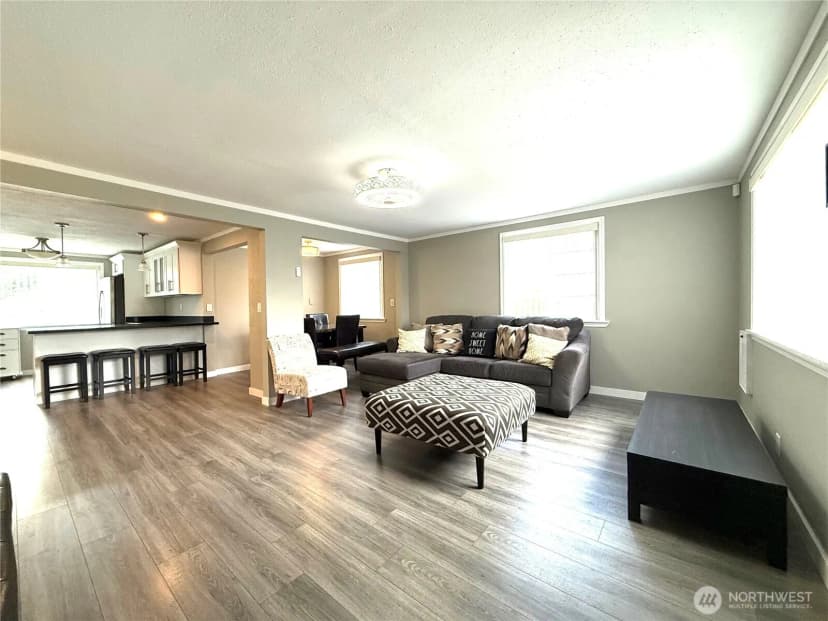 Property photo for 11829 76 Avenue S, Seattle photo 2