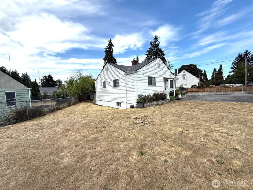Property photo for 11829 76 Avenue S, Seattle photo 28