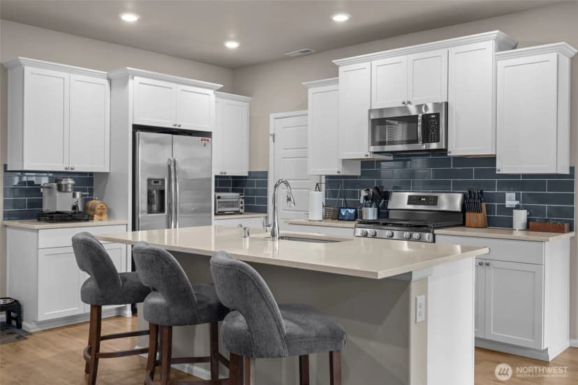 Property photo for 32898 Pine Avenue Se, Black Diamond photo 6
