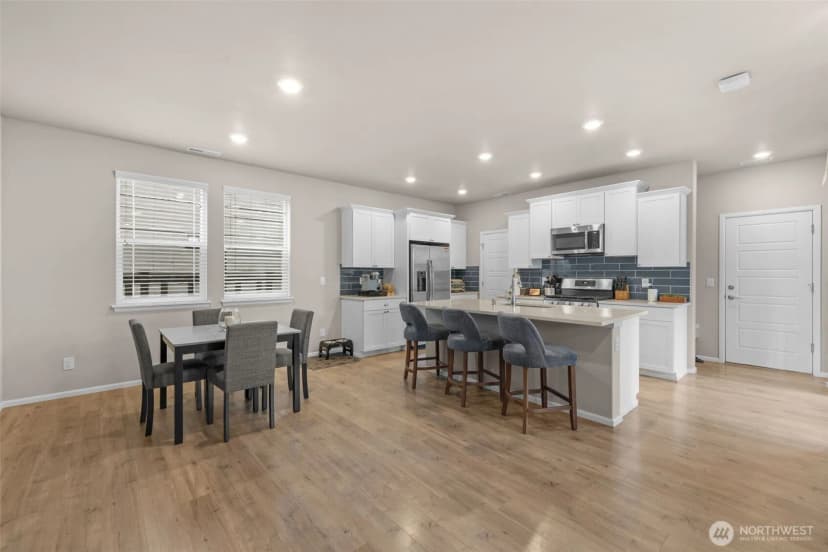 Property photo for 32898 Pine Avenue Se, Black Diamond photo 9