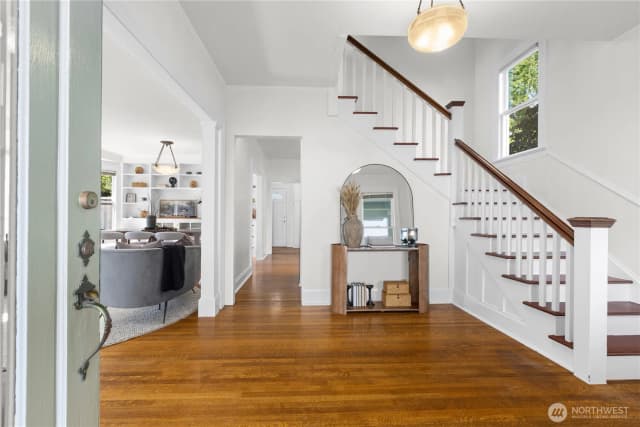 Property photo for 1129 37th Avenue, Seattle photo 3