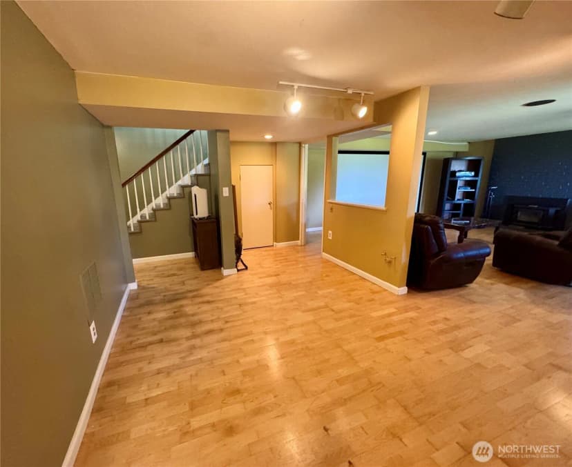 Property photo for 15625 11th Avenue Ne, Arlington photo 18