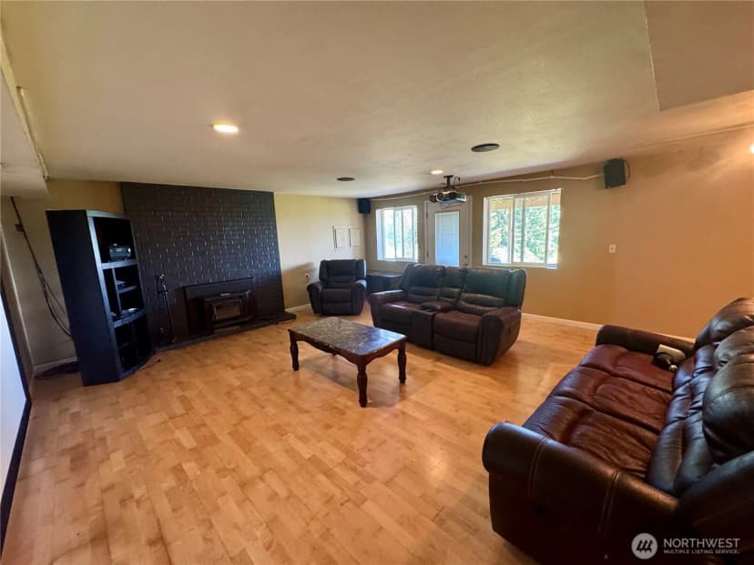 Property photo for 15625 11th Avenue Ne, Arlington photo 17