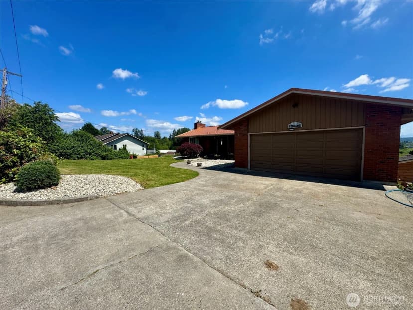 Property photo for 15625 11th Avenue Ne, Arlington photo 2