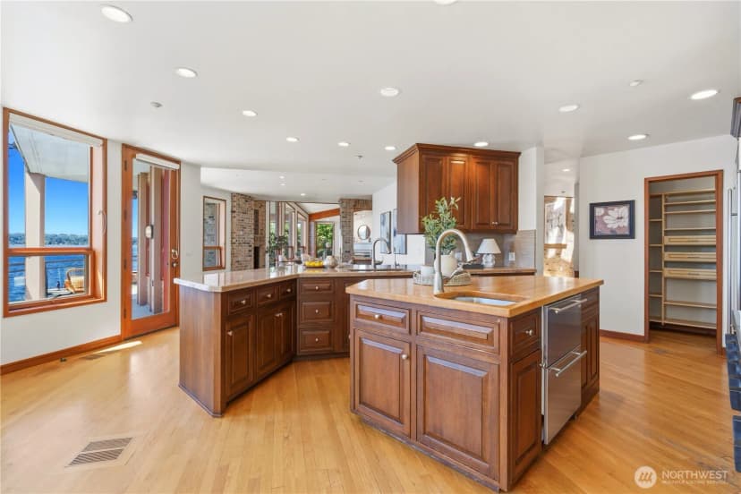 Property photo for 8279 W Mercer Way, Mercer Island photo 16