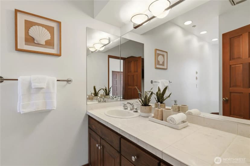 Property photo for 8279 W Mercer Way, Mercer Island photo 37