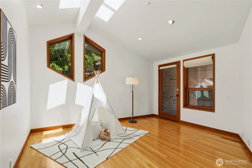 Property photo for 8279 W Mercer Way, Mercer Island photo 30