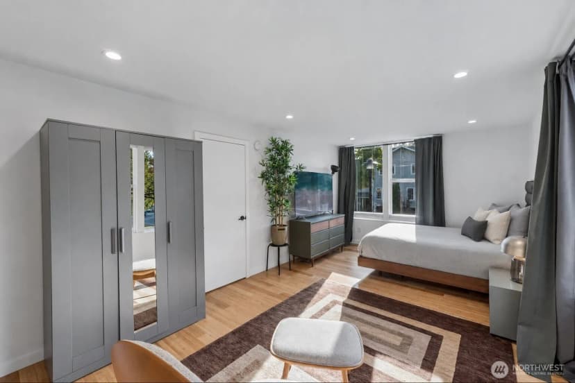Property photo for 2303 E Alder Street, Seattle photo 6
