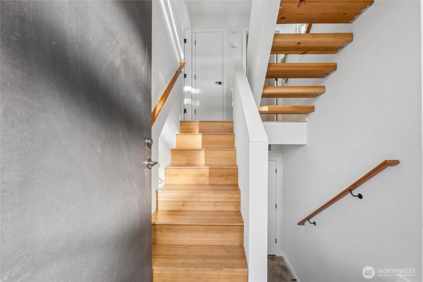 Property photo for 2303 E Alder Street, Seattle photo 3