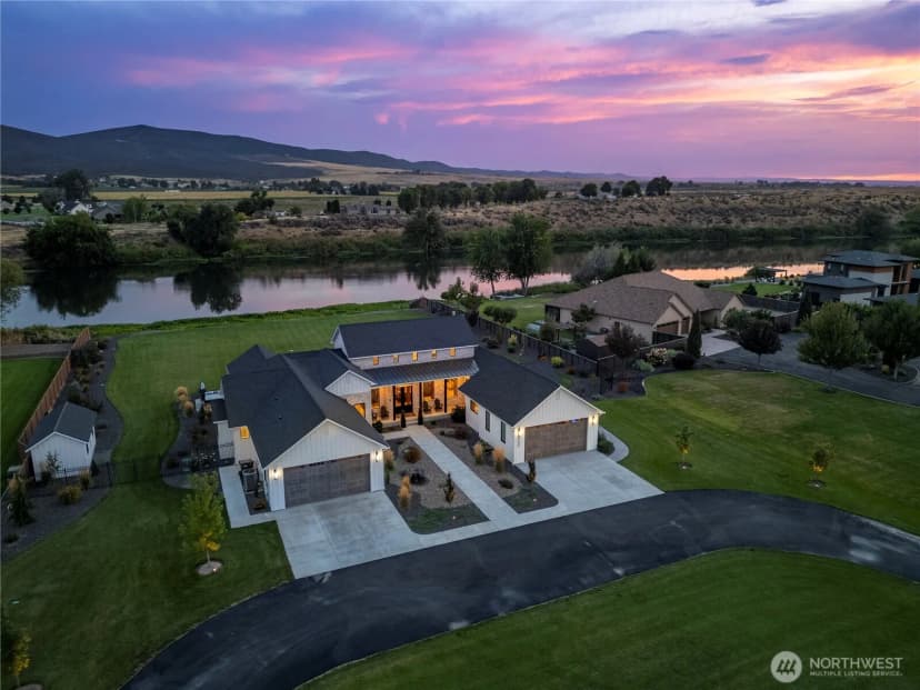 Property photo for 175407 Rivers Edge Drive, Prosser