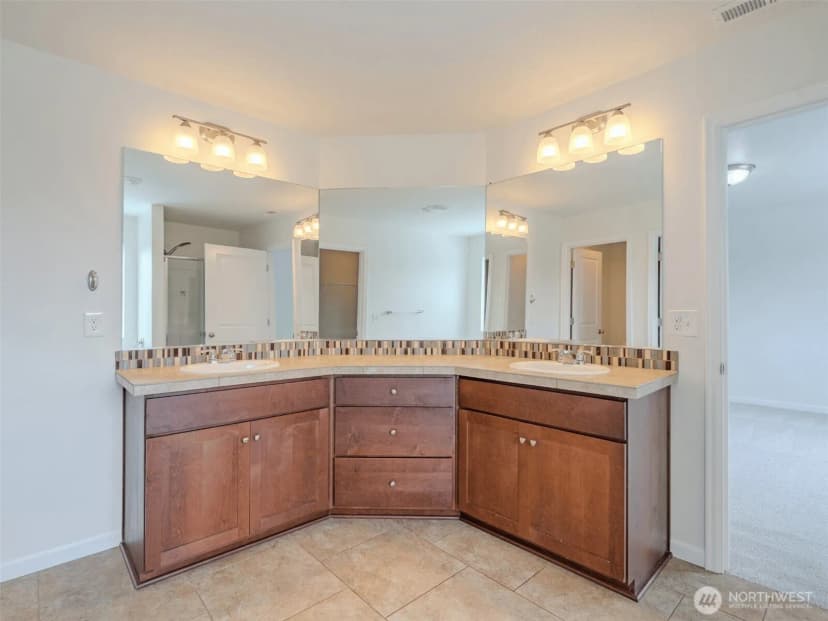 Property photo for 291 N 34th Court, Ridgefield photo 20